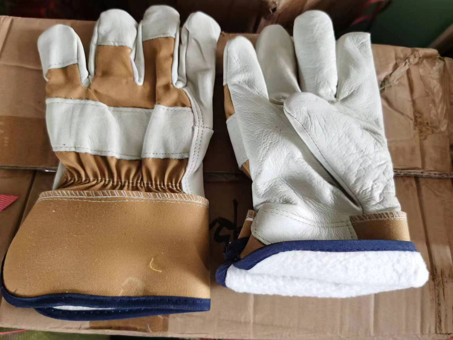 AQ-51 leather gloves