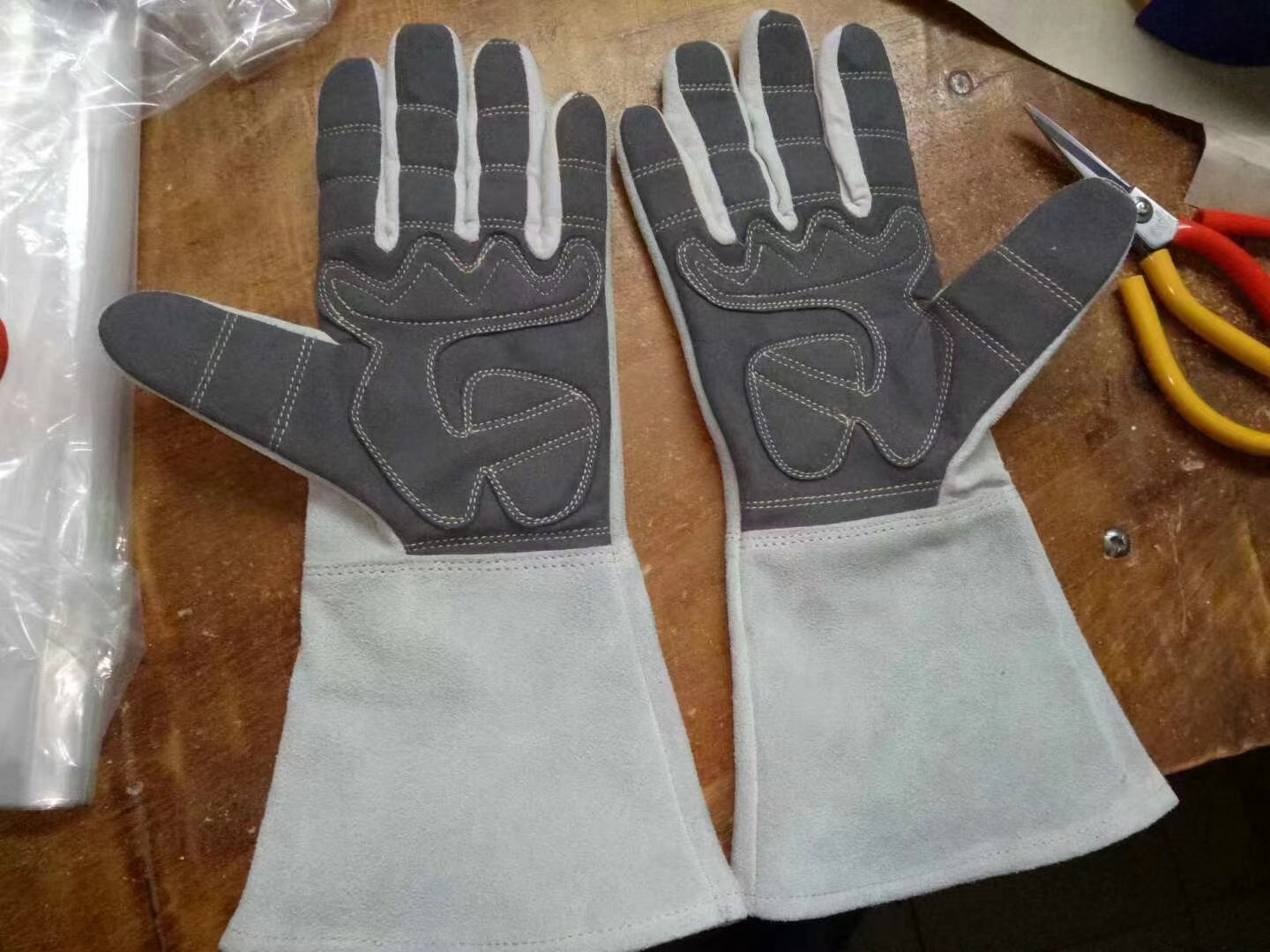 AQ-53 leather gloves