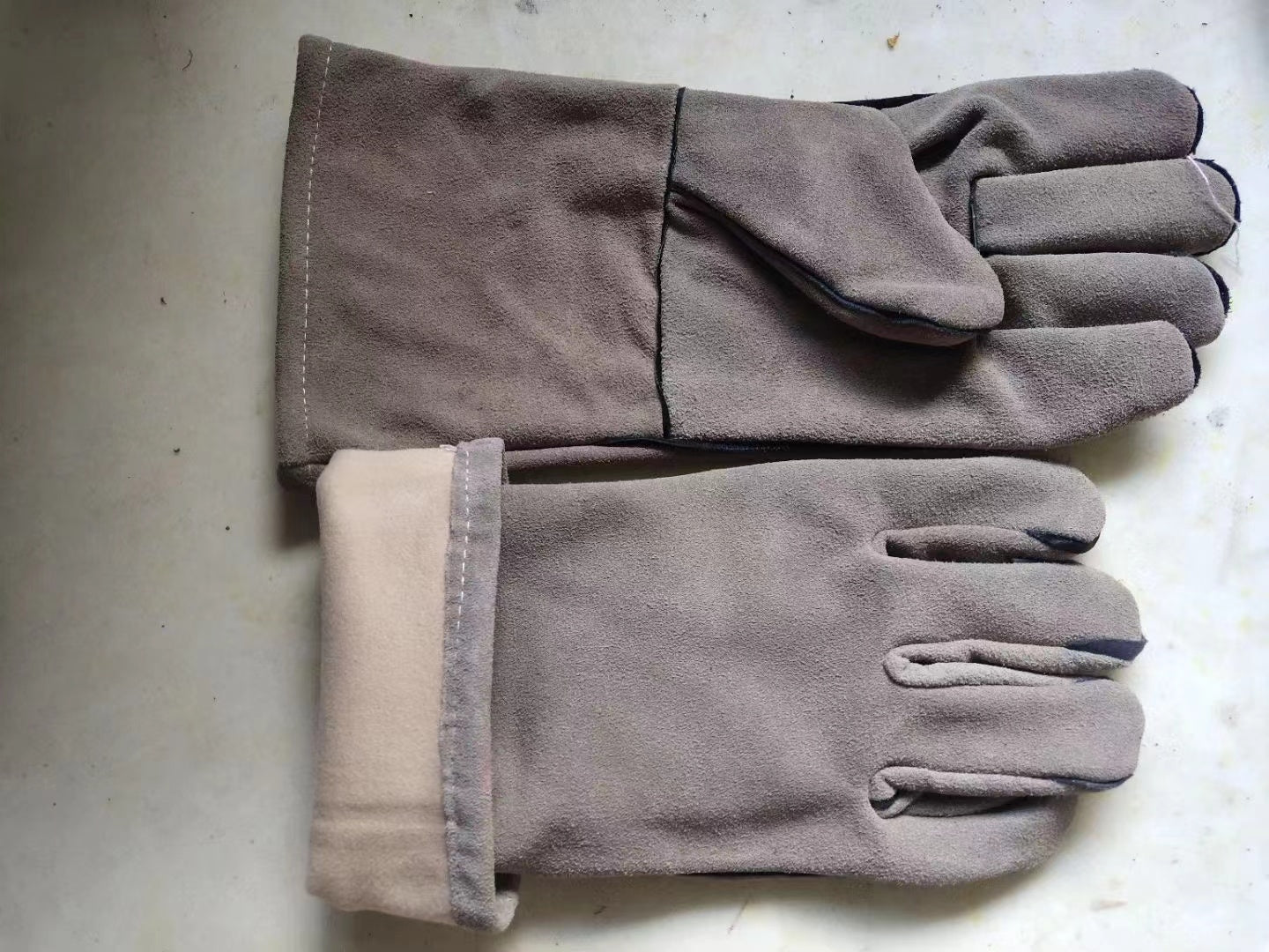 -AQ66 leather gloves