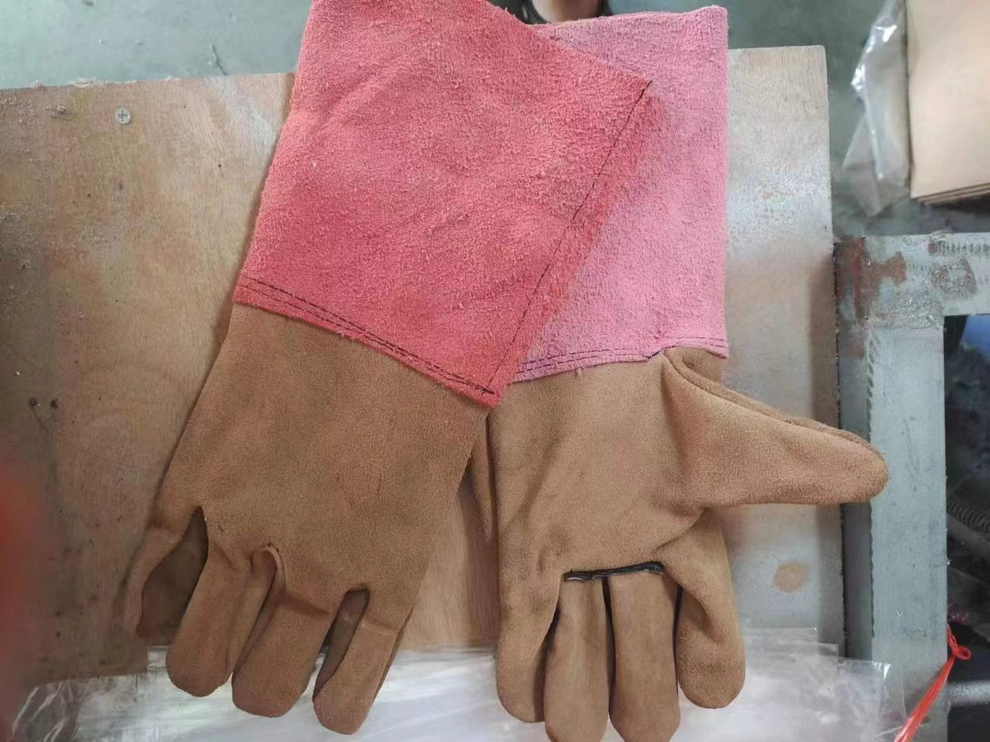 -AQ71 leather gloves